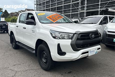 White 2022 Toyota Hilux Double Cab Pick Up Sr (4X4)