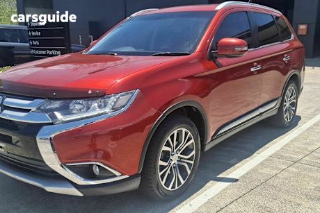 Red 2016 Mitsubishi Outlander Wagon Exceed (4X4)