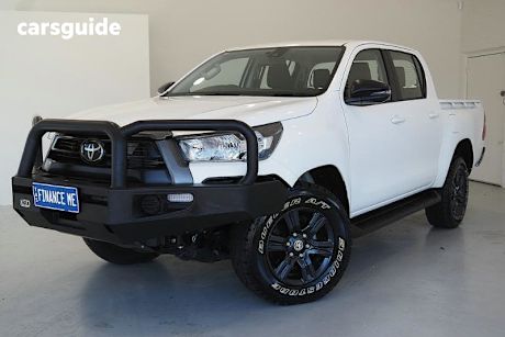 White 2023 Toyota Hilux Double Cab Pick Up Sr (4X4)