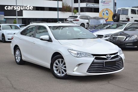 White 2016 Toyota Camry Sedan Altise