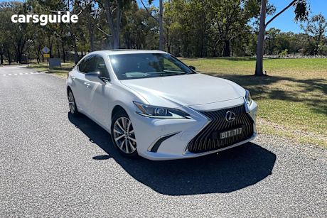 White 2020 Lexus ES300H Sedan Luxury (Hybrid)