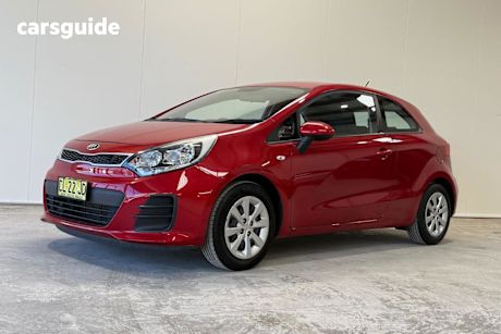 Red 2015 Kia RIO Hatchback S