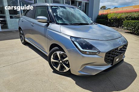 Silver 2025 Suzuki Swift Hatchback Hybrid Glx