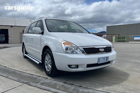 White 2013 Kia Grand Carnival Wagon Si