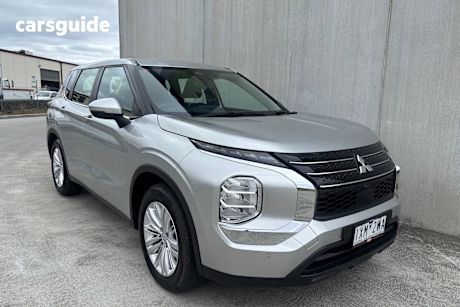 Silver 2023 Mitsubishi Outlander Wagon Es 5 Seat (Awd)