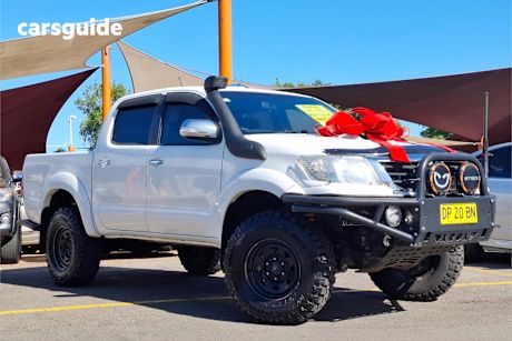 White 2013 Toyota Hilux Dual Cab Pick-up Sr5 (4X4)