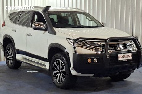 White 2017 Mitsubishi Pajero Sport Wagon Glx (4X4) 5 Seat