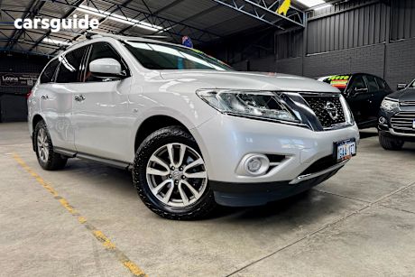 Silver 2015 Nissan Pathfinder Wagon St (4X4)