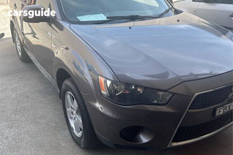 Grey 2011 Mitsubishi Outlander Wagon Ls