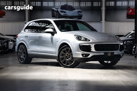 Silver 2017 Porsche Cayenne Wagon Diesel Platinum Edition