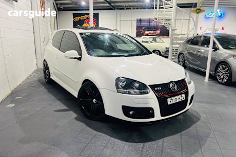 White 2009 Volkswagen Golf Hatchback Gti