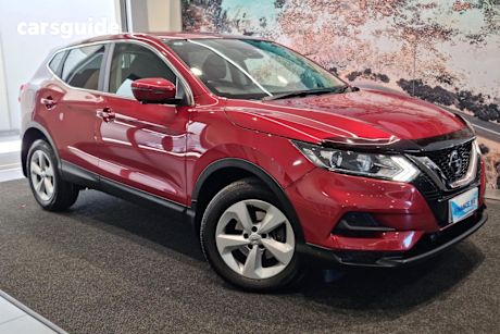 Red 2020 Nissan Qashqai Wagon St+