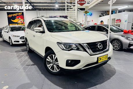White 2018 Nissan Pathfinder Wagon St-L (4X2)
