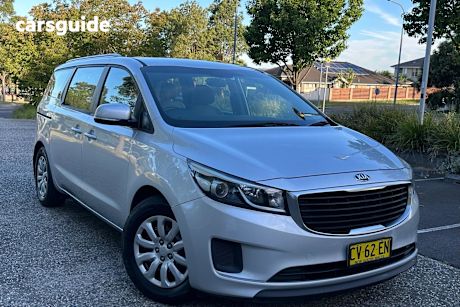 Silver 2017 Kia Carnival Wagon S