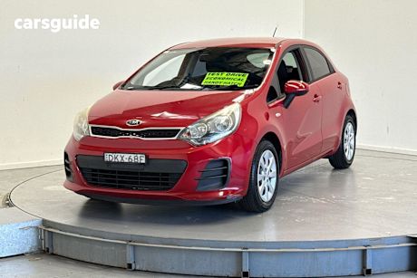 Red 2014 Kia RIO Hatchback S