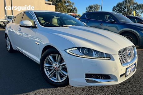White 2013 Jaguar XF Sedan 2.2D Premium Luxury