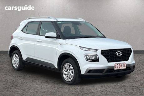 White 2025 Hyundai Venue Wagon Active