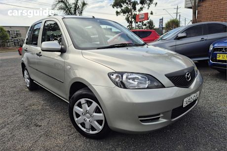 Silver 2004 Mazda 2 Hatchback Neo