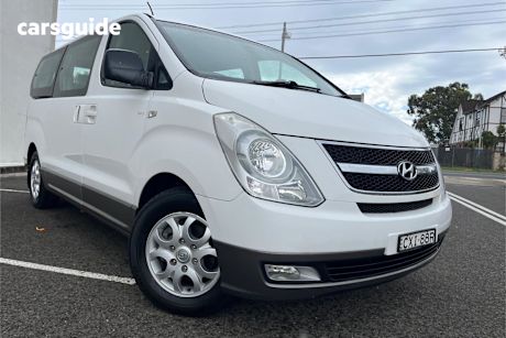 White 2014 Hyundai Imax Wagon