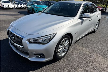Silver 2014 Nissan Skyline Sedan HYBRID