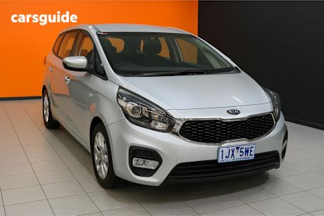 Silver 2017 Kia Rondo Wagon Si