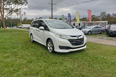 White 2015 Honda Odyssey Wagon Vti