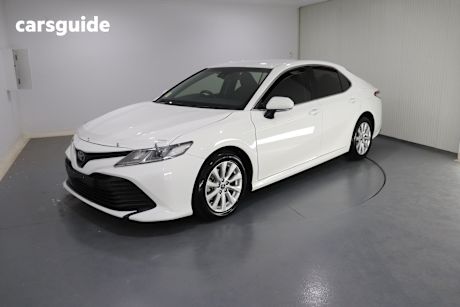 White 2018 Toyota Camry Sedan Ascent