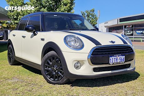 White 2018 Mini Cooper Hatchback 5D Hatch