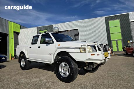 White 2014 Nissan Navara Dual Cab Pick-up St-R (4X4)