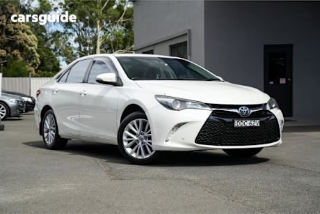 White 2016 Toyota Camry Sedan Atara Sl