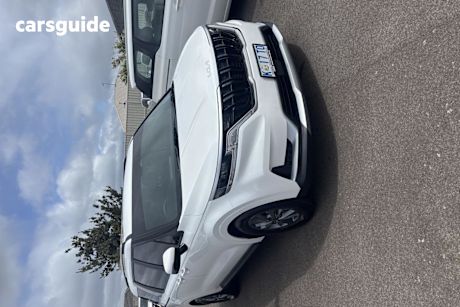 White 2022 Kia Carnival Wagon S