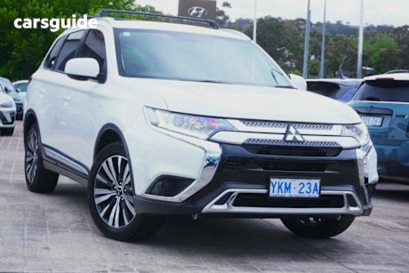 White 2018 Mitsubishi Outlander Wagon Es 7 Seat (2Wd)
