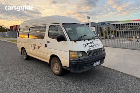 White 2004 Toyota HiAce Bus Commuter