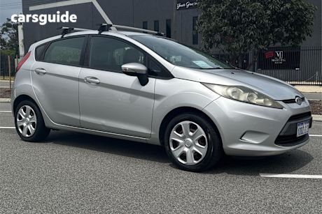 Silver 2009 Ford Fiesta Hatchback Cl