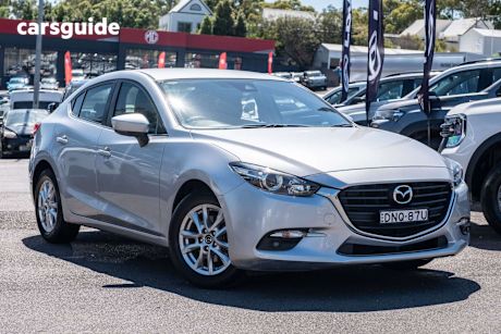 Silver 2017 Mazda 3 Sedan Maxx
