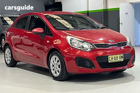 Red 2013 Kia RIO Hatchback S