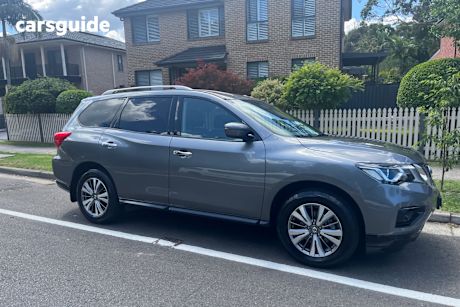 Grey 2018 Nissan Pathfinder Wagon St (4X2)