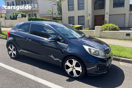 Blue 2012 Kia RIO Hatchback Sls