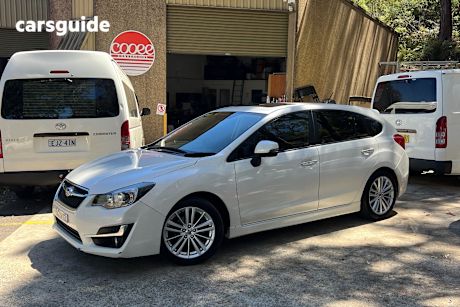 White 2015 Subaru Impreza Hatchback 2.0I-S (Awd)
