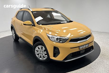 Yellow 2024 Kia Stonic Wagon S