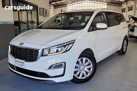 White 2018 Kia Carnival Wagon S