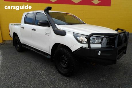 White 2022 Toyota Hilux Double Cab Pick Up Sr (4X4)