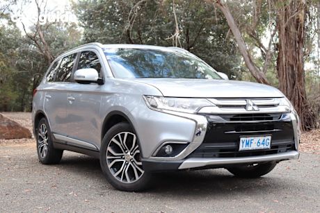 Silver 2016 Mitsubishi Outlander Wagon Ls Safety Pack (4X2)