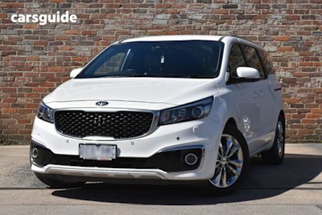 White 2016 Kia Carnival Wagon Platinum