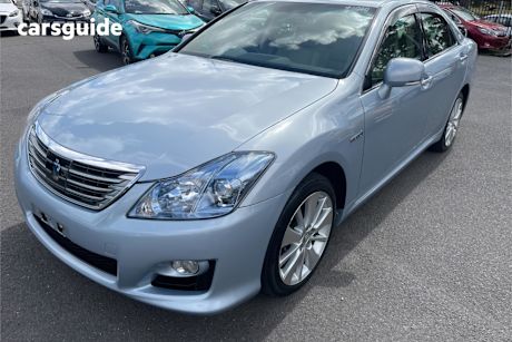 Silver 2009 Toyota Crown Sedan HYBRID