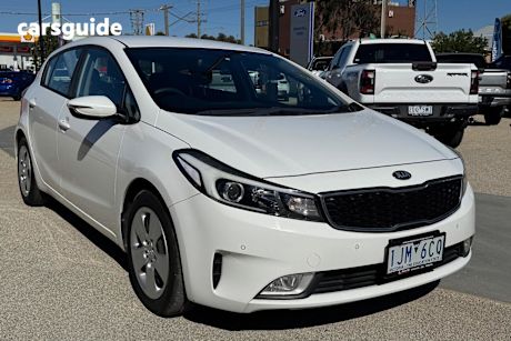 White 2016 Kia Cerato Hatchback S