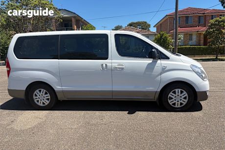White 2017 Hyundai Imax Wagon