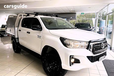 White 2018 Toyota Hilux Double Cab Chassis Sr (4X4)