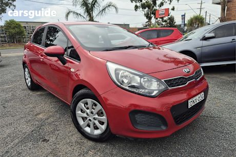 Red 2013 Kia RIO Hatchback S