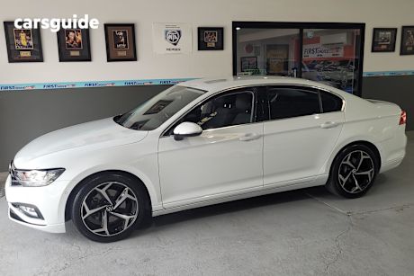 White 2022 Volkswagen Passat Sedan 140Tsi Business